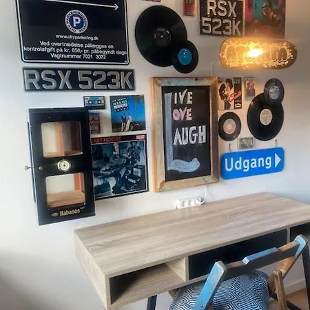 En Smuk Og Charmerende Oase Meget Taet Pa Centrum!