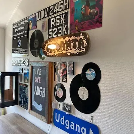 En Smuk Og Charmerende Oase Meget Taet Pa Centrum! Holstebro