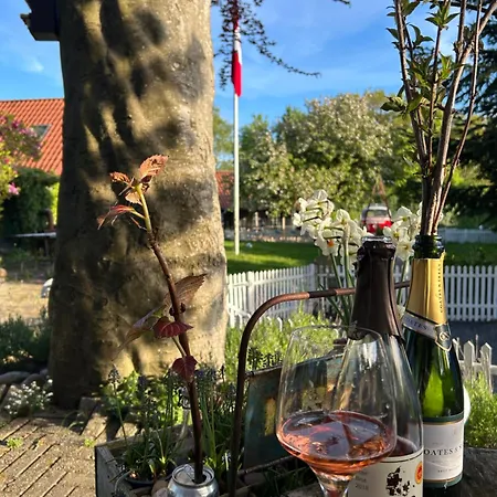 En Smuk Og Charmerende Oase Meget Taet Pa Centrum! Lägenhet