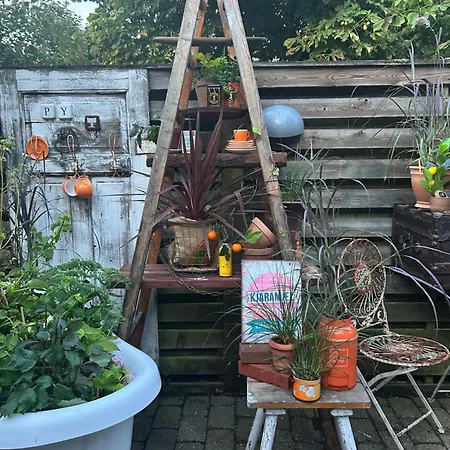 En Smuk Og Charmerende Oase Meget Taet Pa Centrum! Lägenhet